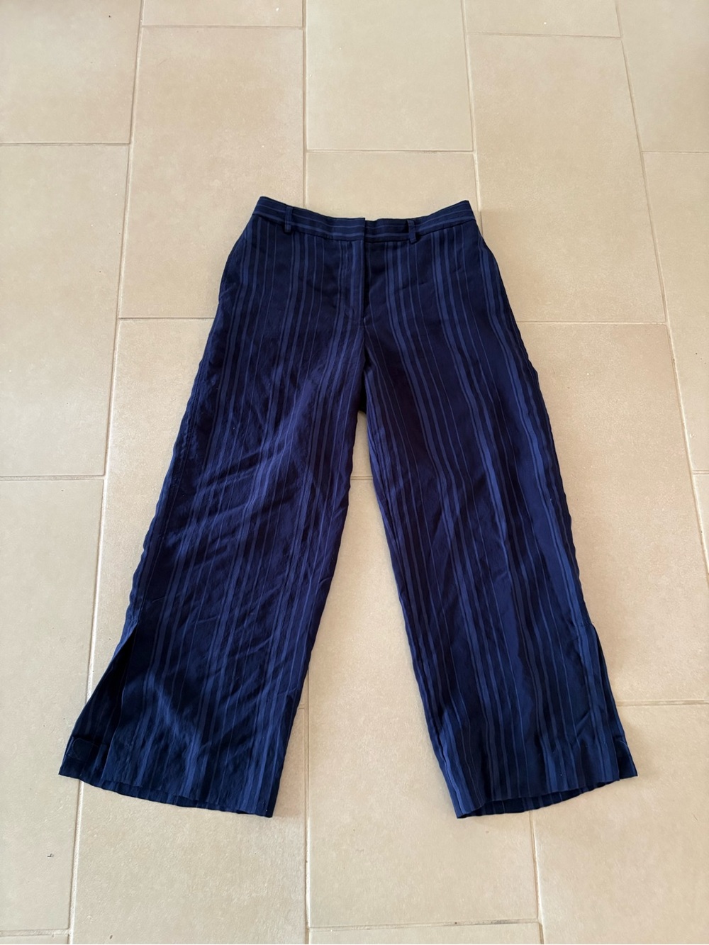 CLUB MONACO Women's Size 6 navy pinstripe Cropped Wide Leg Pant inseam 28”